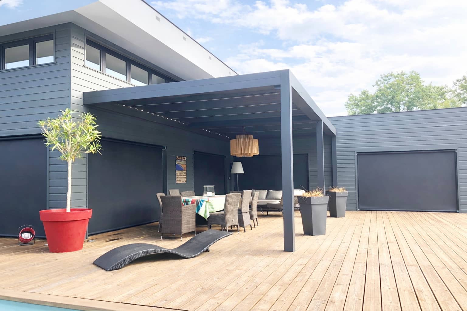 Conception et pose d�une pergola bioclimatique