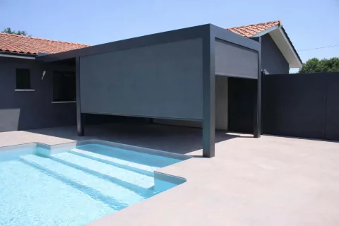 Conception et pose d�une pergola bioclimatique avec store zip